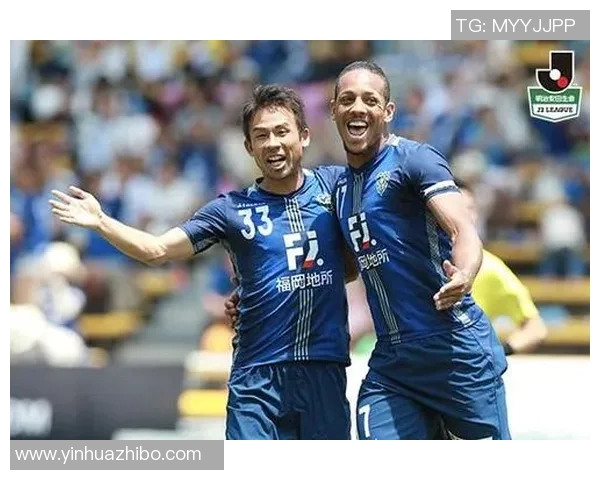 熊本深红与福冈山峰的激烈对决展现足球魅力与团队精神