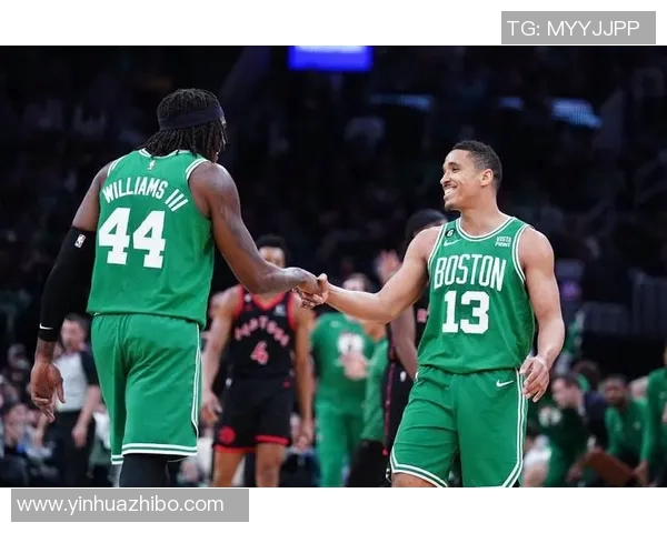 马尔科姆布罗格登的篮球之路与职业生涯成就探讨 马尔科姆布罗格登的篮球之路与职业生涯成就探讨